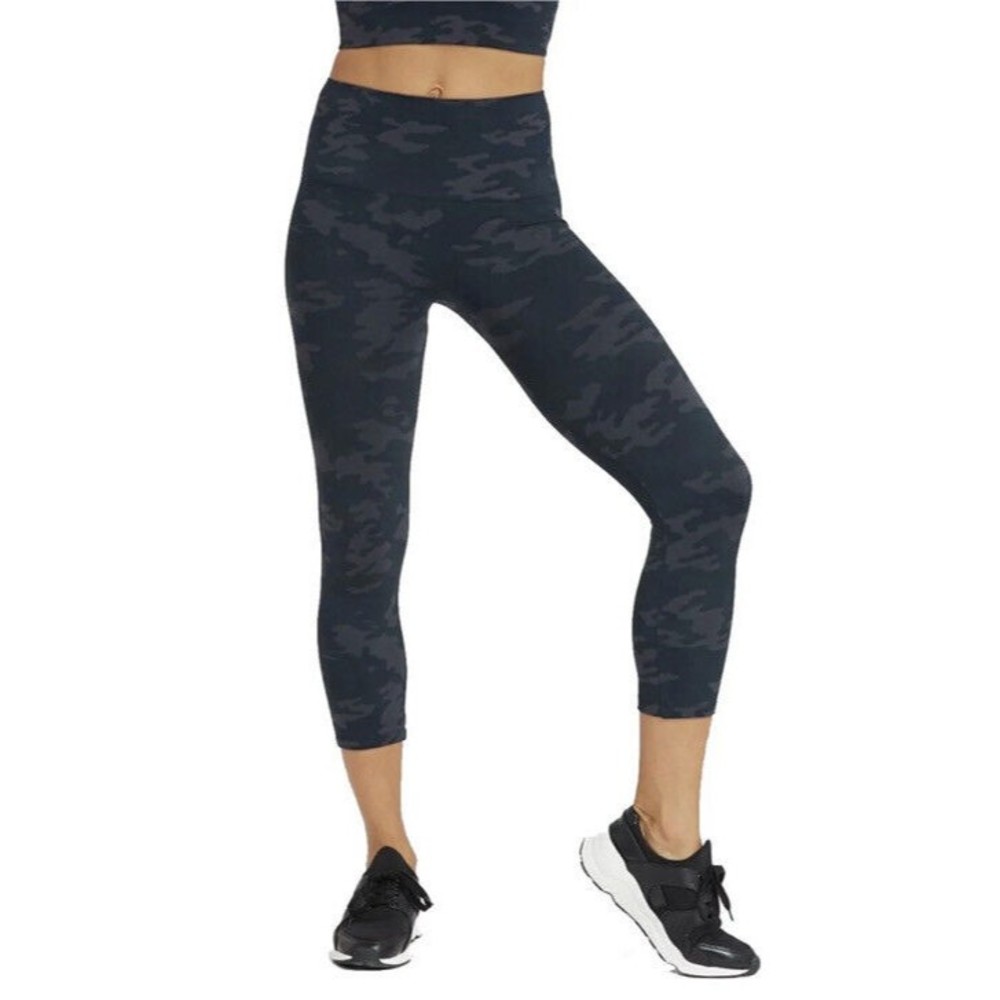 Spanx Look at Me Now Capri Leggings Womens Sz S Seamless Smoothing Black Camo